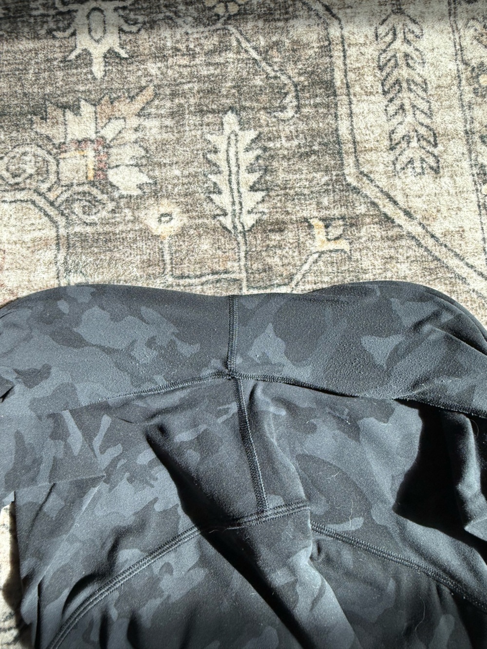lululemon athletica camo Align Leggings - Size 10 - 28 inseam - Picture 3 of 3